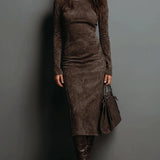 Marcelle Luxe™ | Kontúros Suede Garbó Midi Ruha