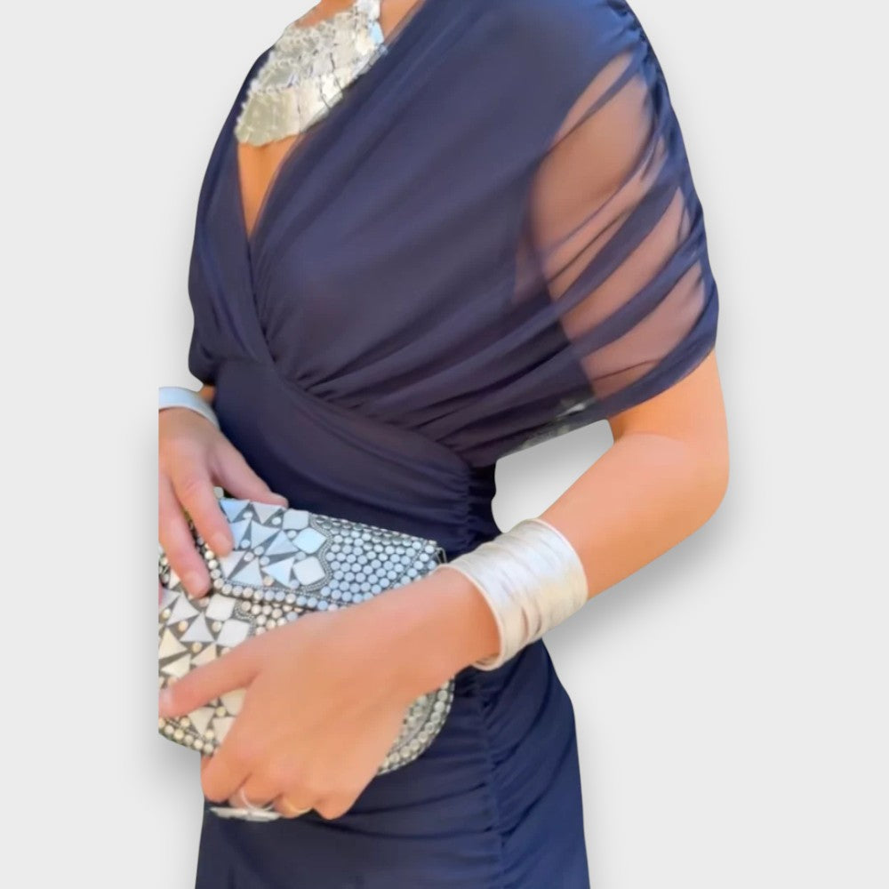 Malia | Elegáns Ruha V-nyakkal