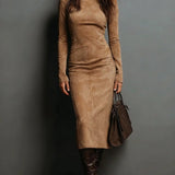 Marcelle Luxe™ | Kontúros Suede Garbó Midi Ruha